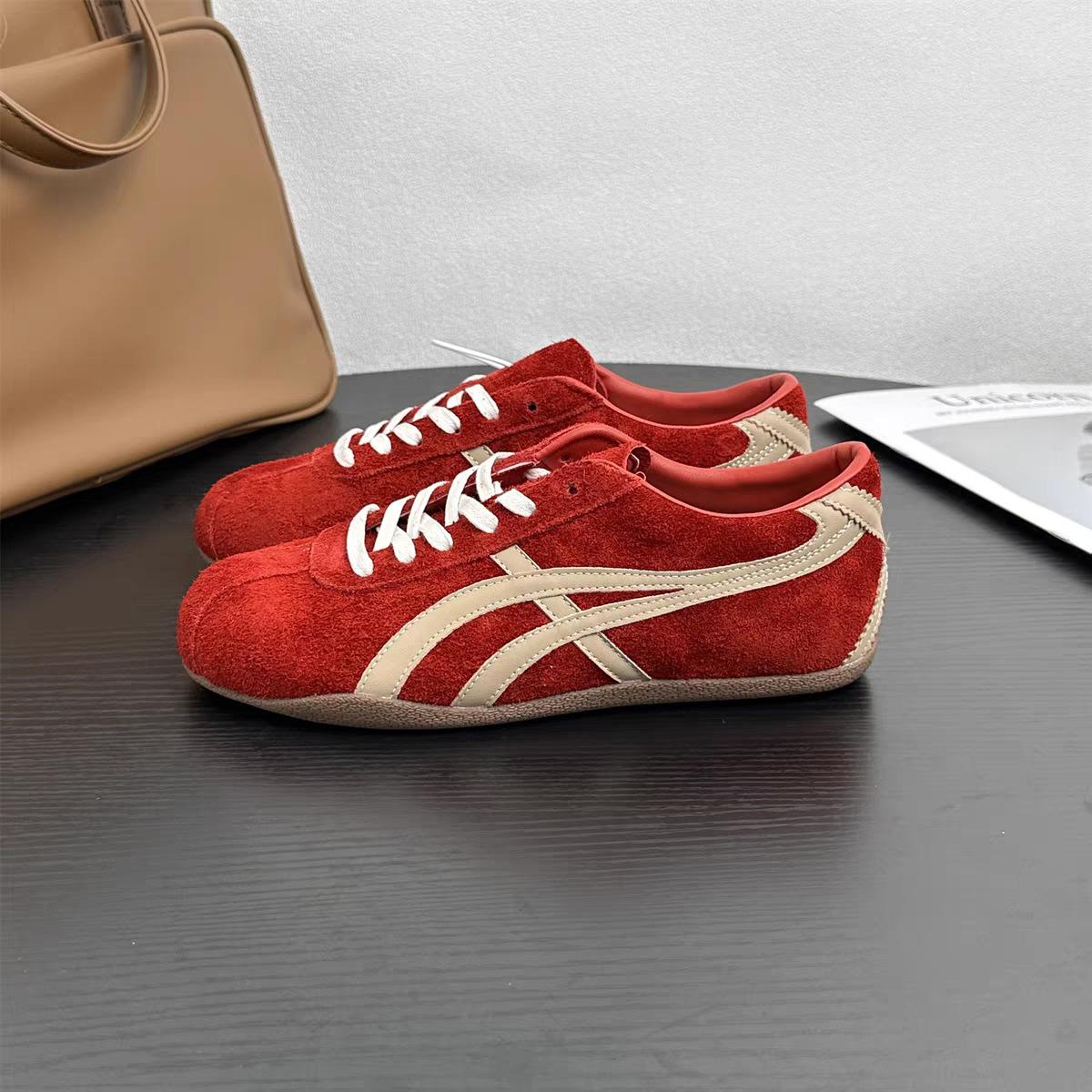 

Leather casual sports shoes versatile outdoor flat shoes black running shoes soft baseplate shoes women 35