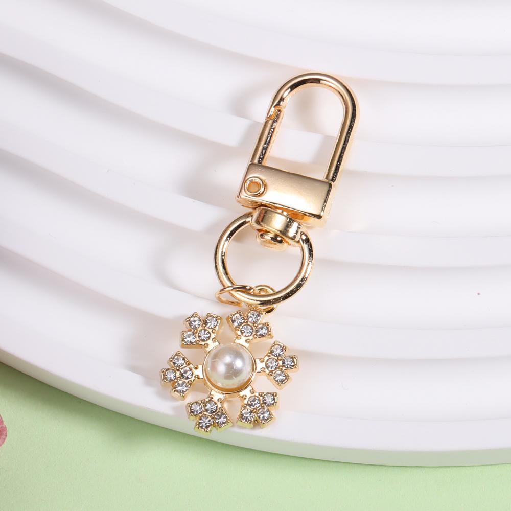 Sparkling crystal pearl Snowflake Keychain Boho Zinc alloy metal Key Chain Ring for Women Kids Christmas Accessories Keyholder