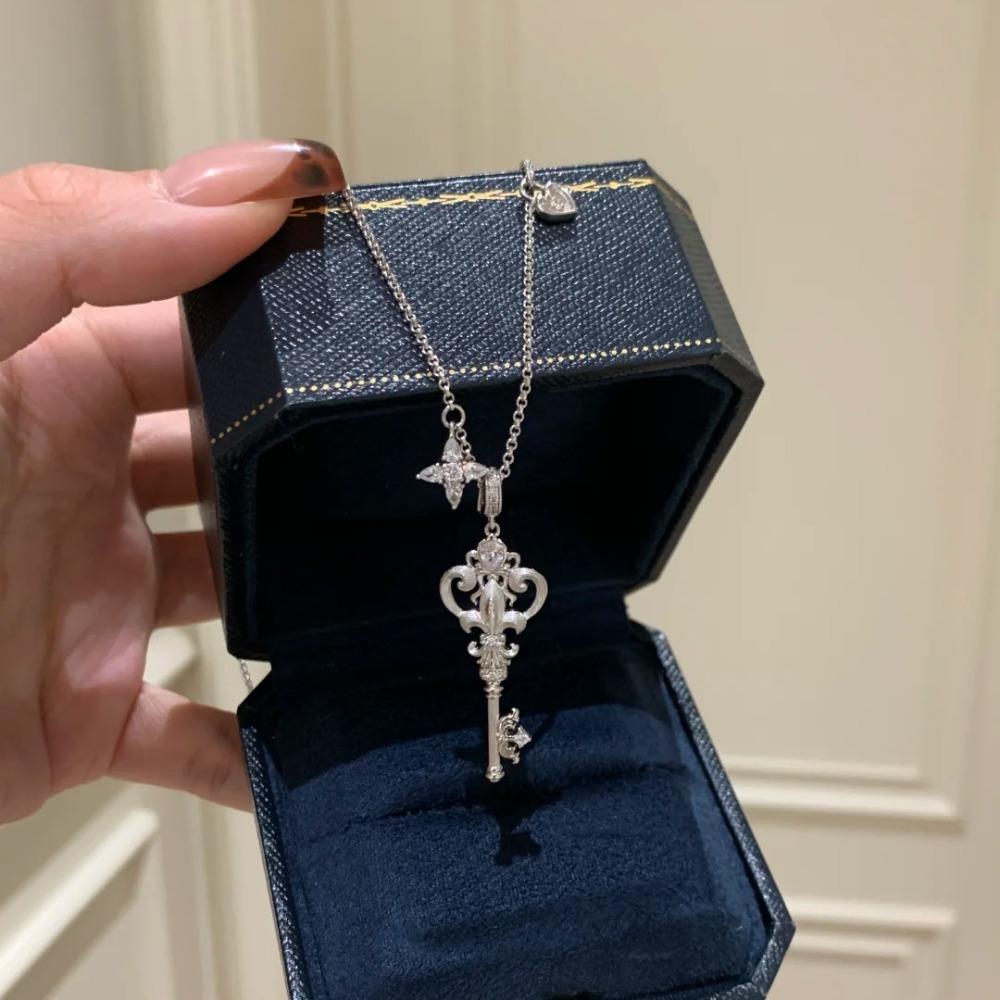 French Vintage Brushed Iris Key Necklace Women Elegant Zircon Design High End Pendant Collarbone Chain