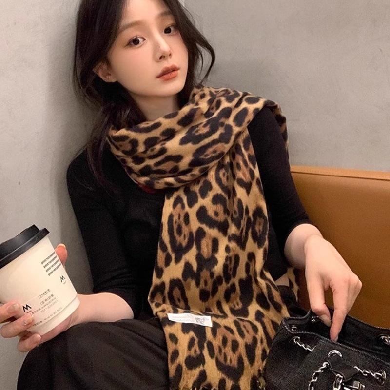 Scarf Women's Winter New Retro Leopard Print Trendy High-end Atmosphere Fashion Student Winter Scarf Accessories