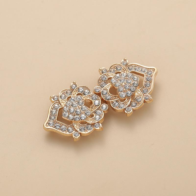 1 Pair Alloy Cardigan Collar Clips Holder Women Decor Crystal Cape Cloak Clasps Fasteners Buckle Brooch Clip