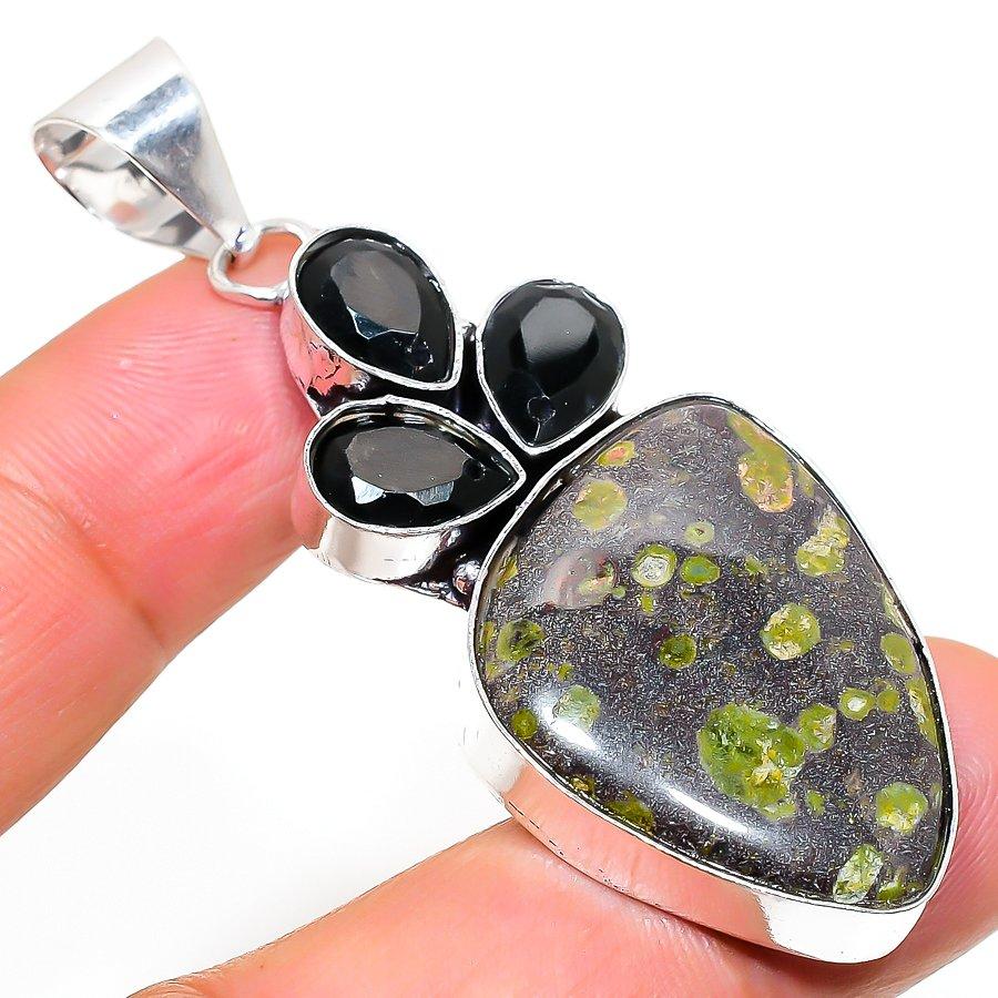 

Подвеска из стерлингового серебра 925 пробы с натуральным камнем Гогунджула и шпинелью 2,48 дюйма J2o79