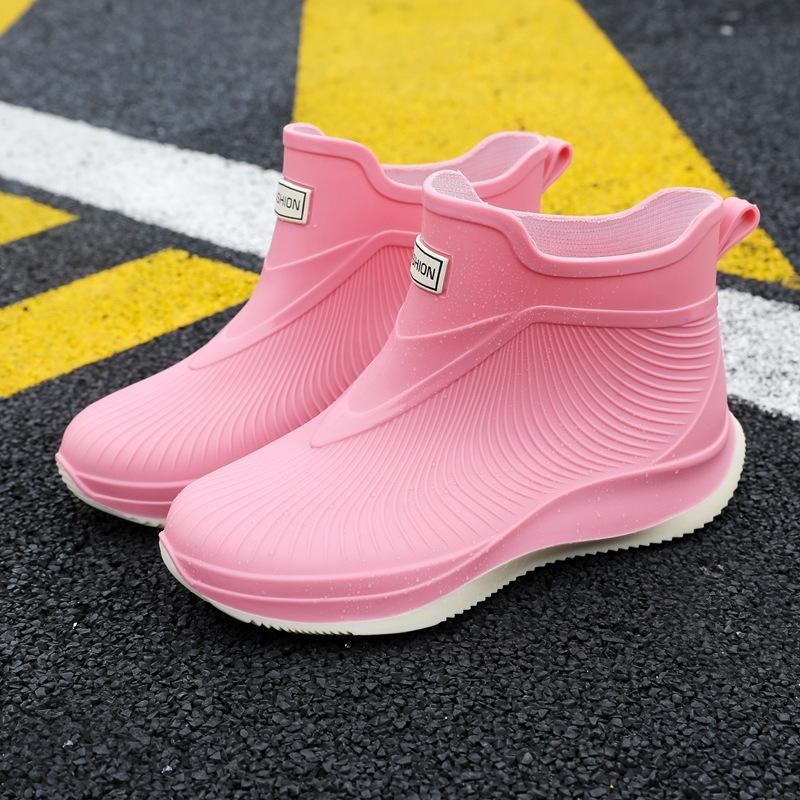 Women's Rain Boots Are Fashionable, Lightweight, Thick Soled, Wear-resistant, Rainproof, And Slip Resistant When Worn Externally