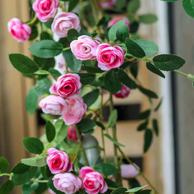 Hochwertige künstliche Rosenranke für florale Wanddekoration