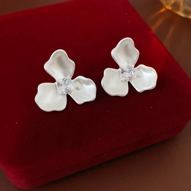 

Metal Zirconia Petal Geometric Stud Earrings Women s New Simple Elegant Design Zircon Party Accessories медный