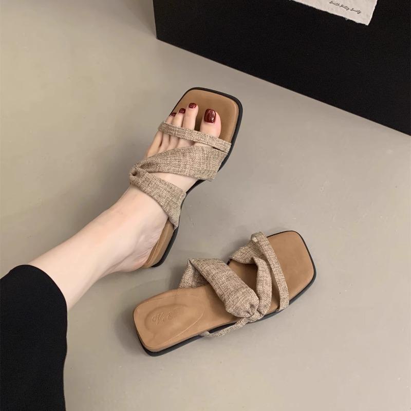 Huge good-looking thick-soled slope heel one-word cool slippers for women's summer wear, new with skirt flat sandals