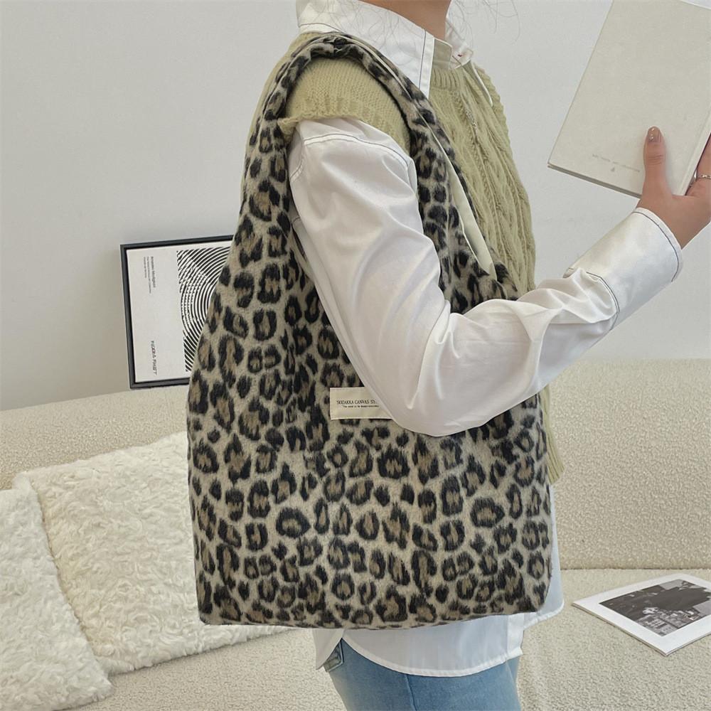 Chic And Trendy Wool Leopard Print Shoulder Tote Bag For Daily Fashion Needs