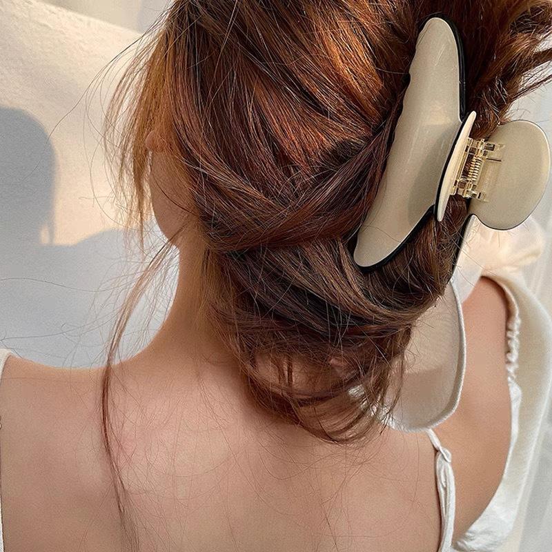 Chic Elegant Black White Acetate Geometric Hair Claws for Women Poluplar Crab Shark Catches Acrylic Clips Korean Accessories