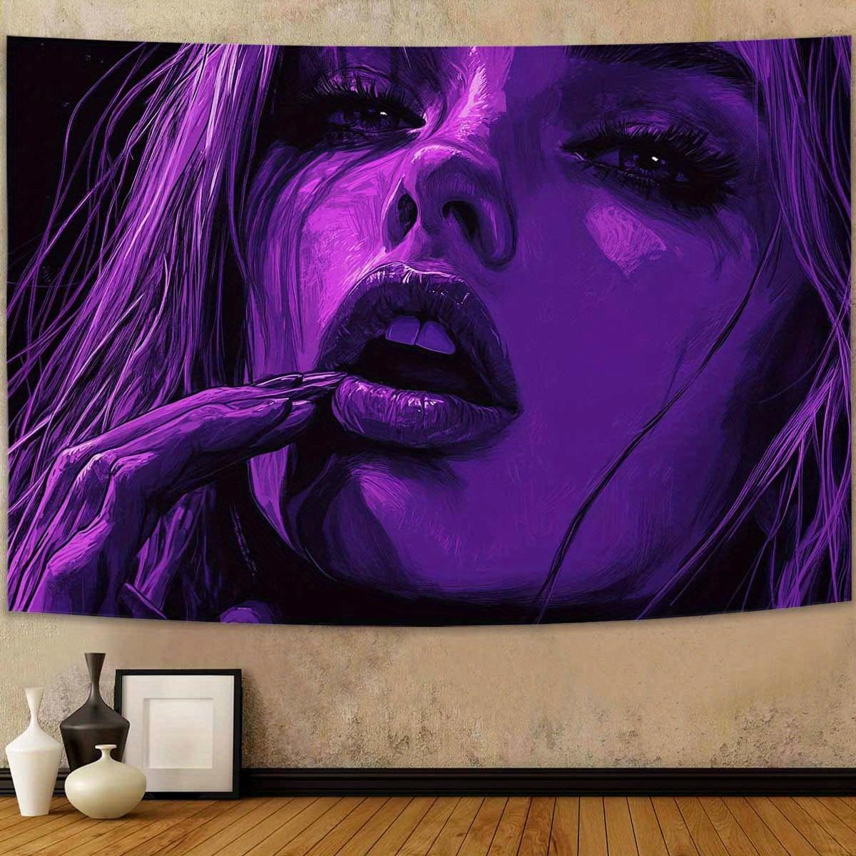 

Яркий фиолетовый портретный гобелен Смелая курящая женщина Настенное искусство для спальни или гостиной Большое декоративное панно Добавьте дерзкий стиль 74x94cm(29x37in)