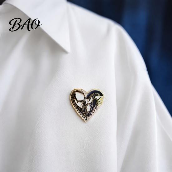 Aliens Badge Brooch Love Heart Brooch, Shape Enamel Lapel Pin, Clothing Pin Accessories for Daily Wear Parties Dates, Gift Sci-Fi Lovers