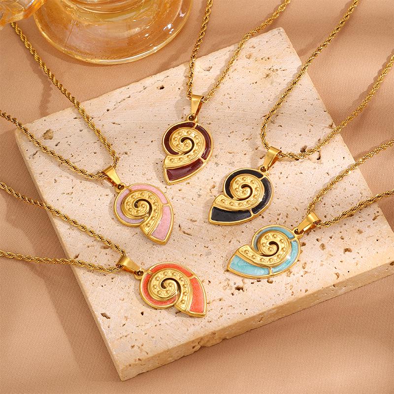 Vintage Ocean Seashell Stainless Steel Clavicle Necklace for Women - High-End Titanium Jewelry