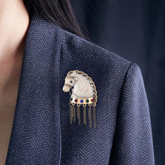 Retro Brooch Tasseled Horse Head Design Men Women Pin Clothes Hats Bags Collar Badge Fashion Accessory