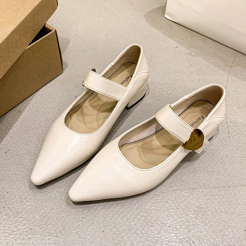 

Весна 2025 обувь новые французские маленькие кожаные туфли женские Мэри Джейн на мягкой подошве одинарные туфли лоферы коричневые ретро остроносые 41