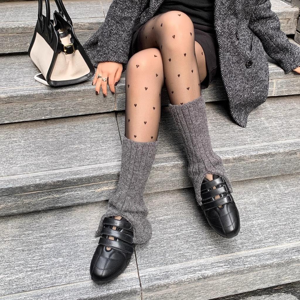 2025 Spring and Summer New Low-top Soft-soled Bowling Cricket Shoes Three Velcro Casual Functions Mary Jane Single Shoes Women