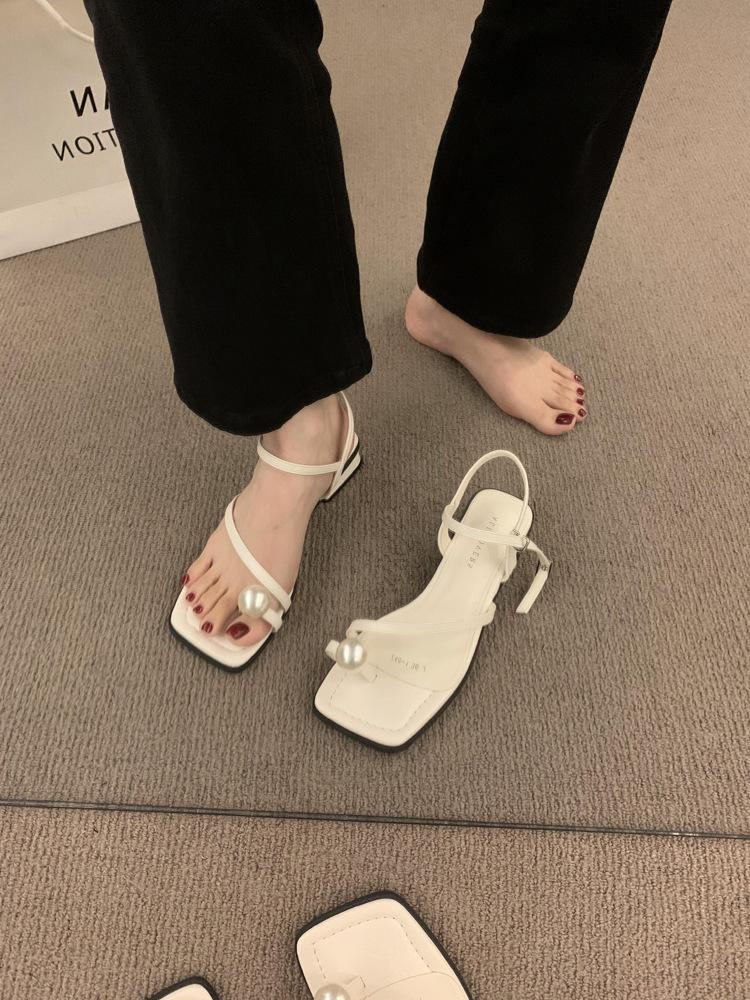 French Premium Pearl Set Toe Silver Sandals Women's Summer 2025 New One-word Buckle Strap Beautiful Fairy Shoes