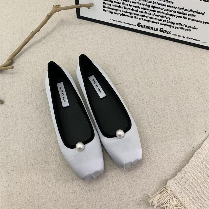 

2025 spring and autumn new Internet celebrity pearl flat shoes women s shoes gentle and versatile one pedal commuting lazy 39 серый