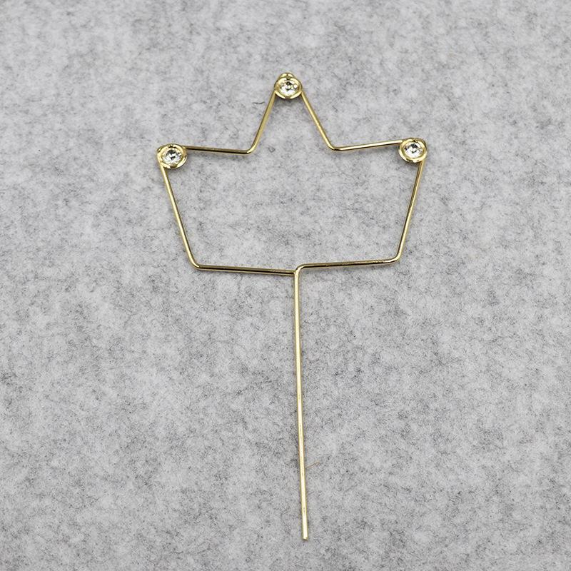 Queen Crown Cake Decoration with Lace, Pearls, and Baby's Breath for Birthdays