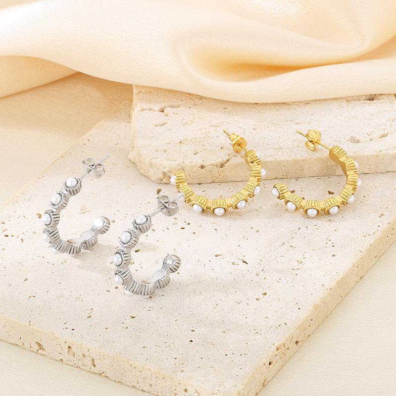 18K Gold U-Shaped Shell Pearl Stainless Steel Stud Earrings with Textured Design