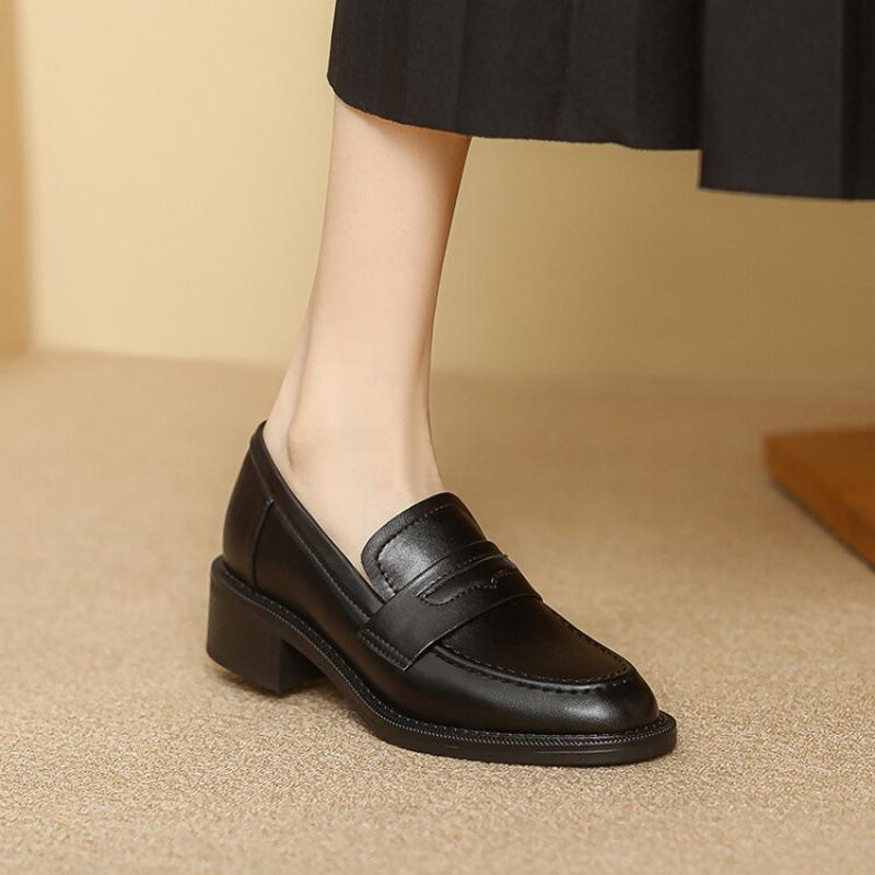 New Thick and Comfortable Black Small Leather Shoes Round Head Non-slip Soft Sole Casual Large Size Four Seasons Low Heel Square Heel Single Shoes W