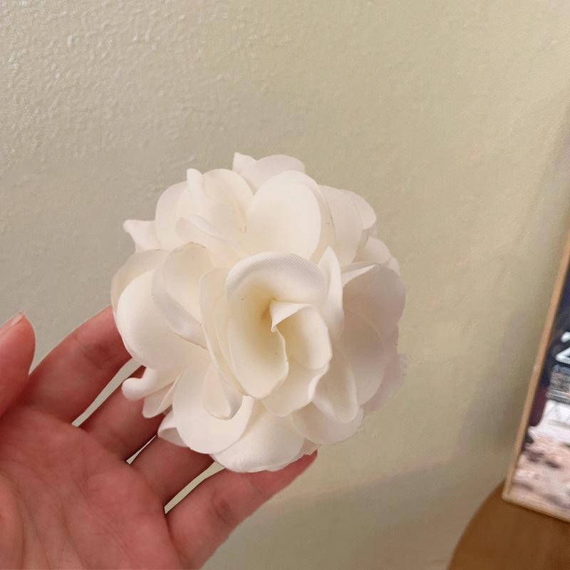 Große Farbverlauf Seidenrose Haarspange - 3D Blumendesign für Frauen, Perfekt für Fotos am Meer