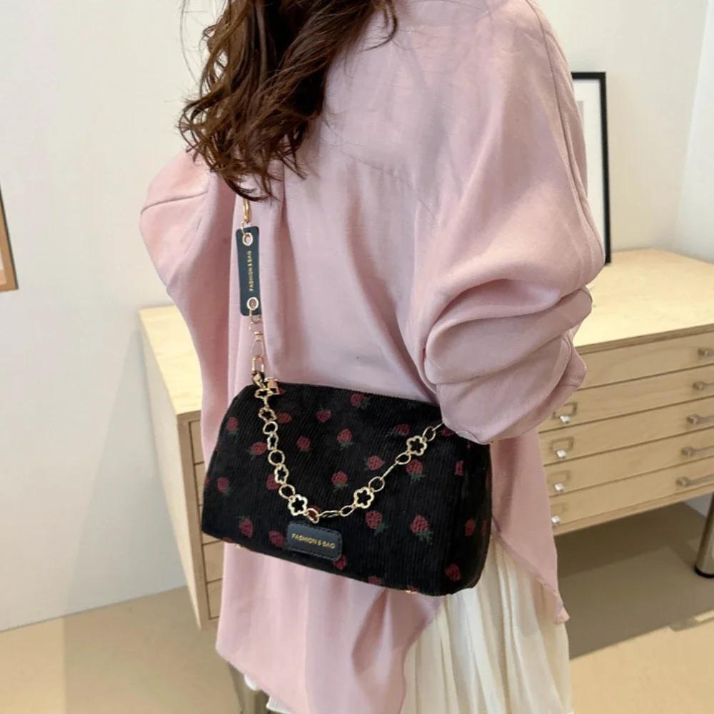 Retro Classic Women Shoulder Bags Strawberry Printed Lady Crossbody Bags Corduroy Ins Style Sweet Underarm Bag Girl Handbags