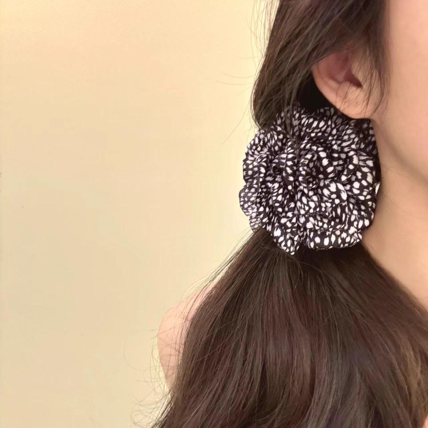 

Korean High-End Super Large Floral Scrunchie - 2025 Trendy Fashion Fairy Hair Tie