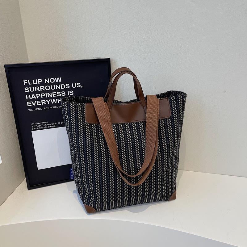 Retro Japanese foreign style hand bag women's bag 2025 new large-capacity casual shoulder bag commuter underarm tote bag