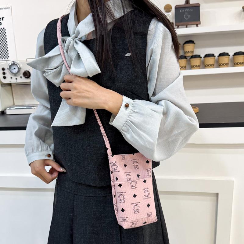 Korean Version of Popular Women's Shoulder Bag Cute Bear Foreign Gas Printing Bucket Bag 2025 New Mini Mobile Phone Bag Women