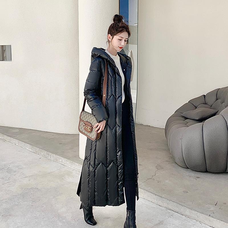 Prodloužená zimní volná zateplená prošívaná bunda s kapucí nad koleno