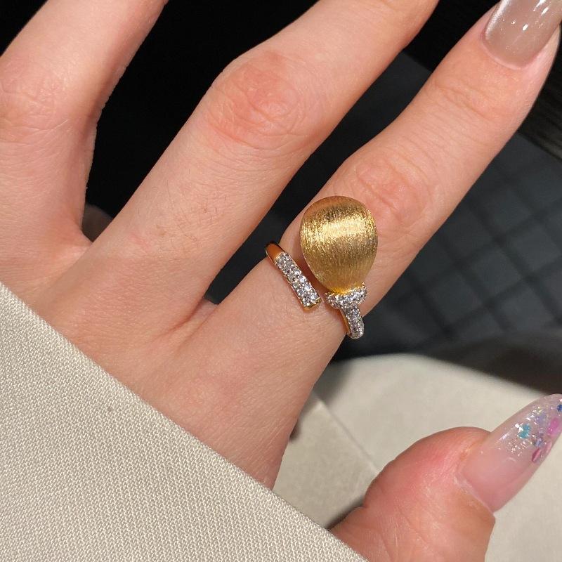 

Шикарные глянцевые винтажные кольца с перьями и проволочной текстурой для женщин, с бриллиантами, легкая роскошь и высокое качество, простое кольцо, банкетная бижутерия resizable