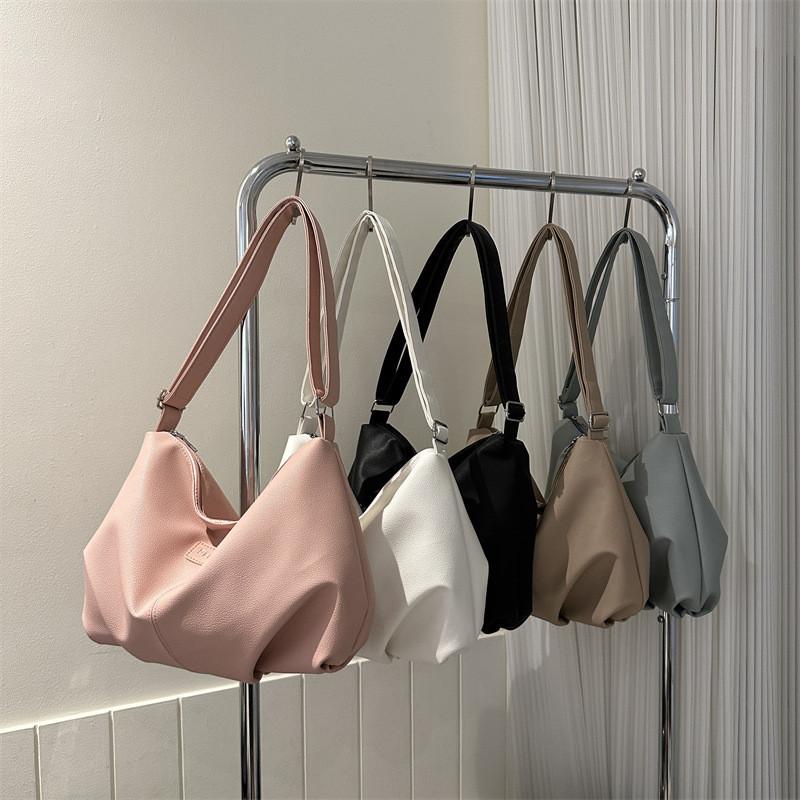 Trendy Korean Style Casual Shoulder Bag With Spacious Compartment