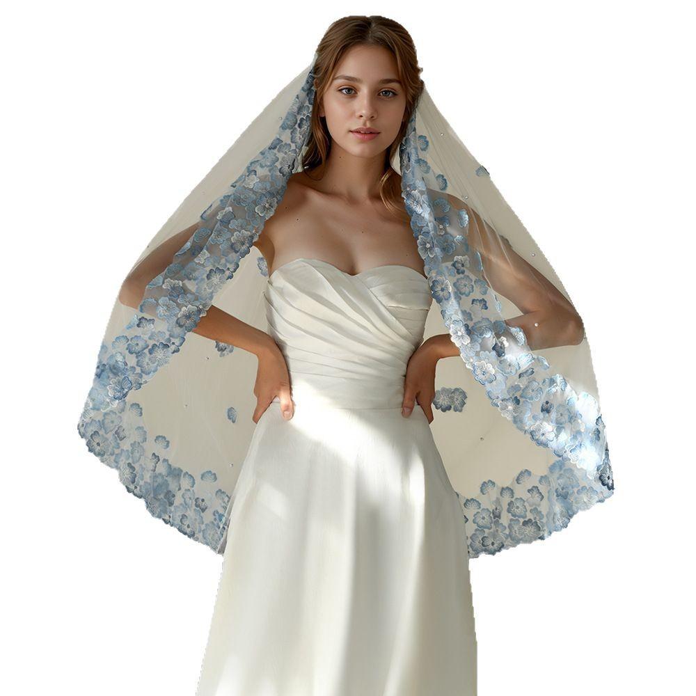 Velo da Sposa in Tulle Avorio con Orlo in Pizzo Floreale Blu 3D e Perle Sparpagliate, Velo da Sposa Ricamato con Fiori Pastello per Shooting di Fuga in Giardino all'Aperto