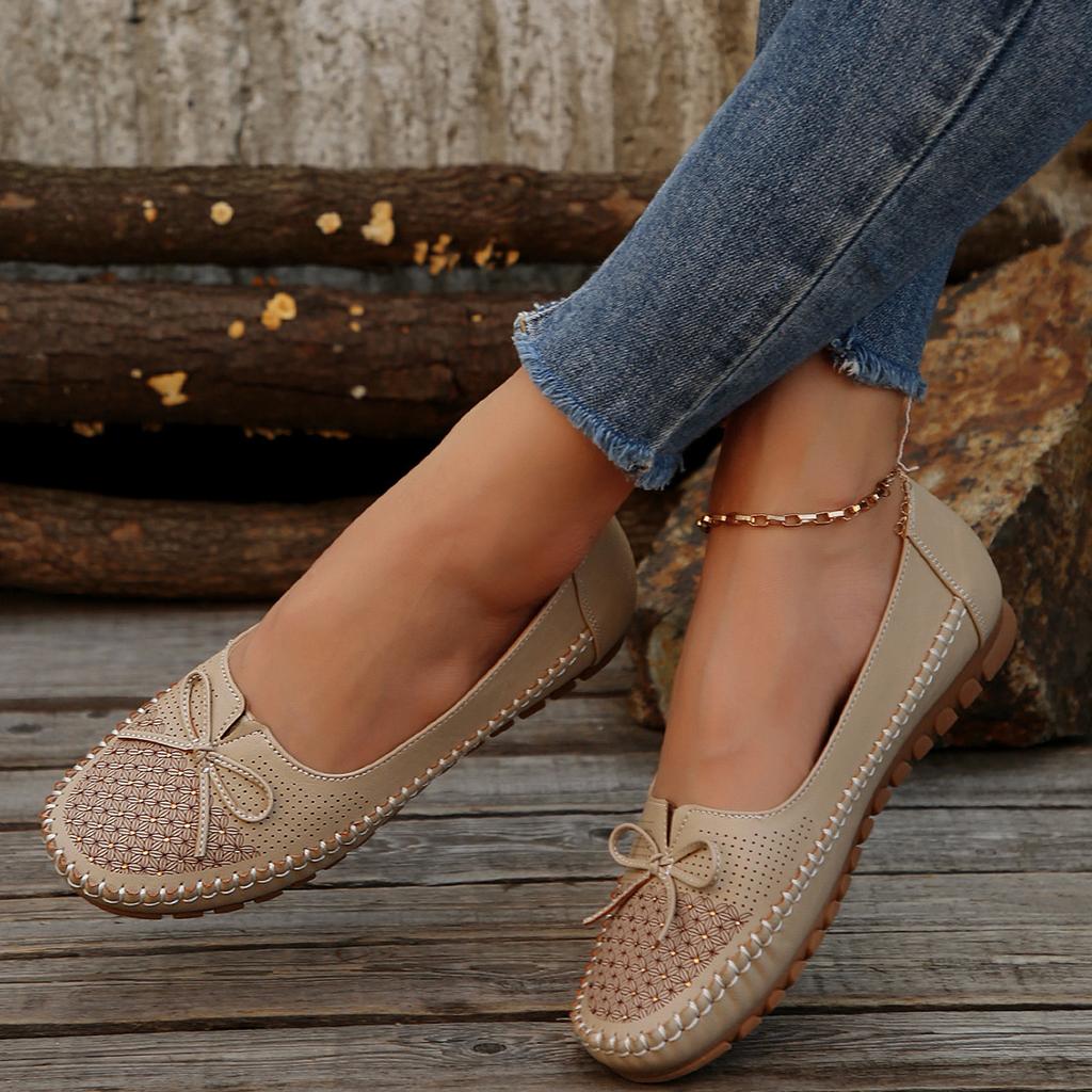 Dames beige flats med ankelkjedelignende dekorasjon - Slip-on sko med lukket tå, overdel i PU ekte skinn og polstret innersåle - Hverdagssko for alle årstider