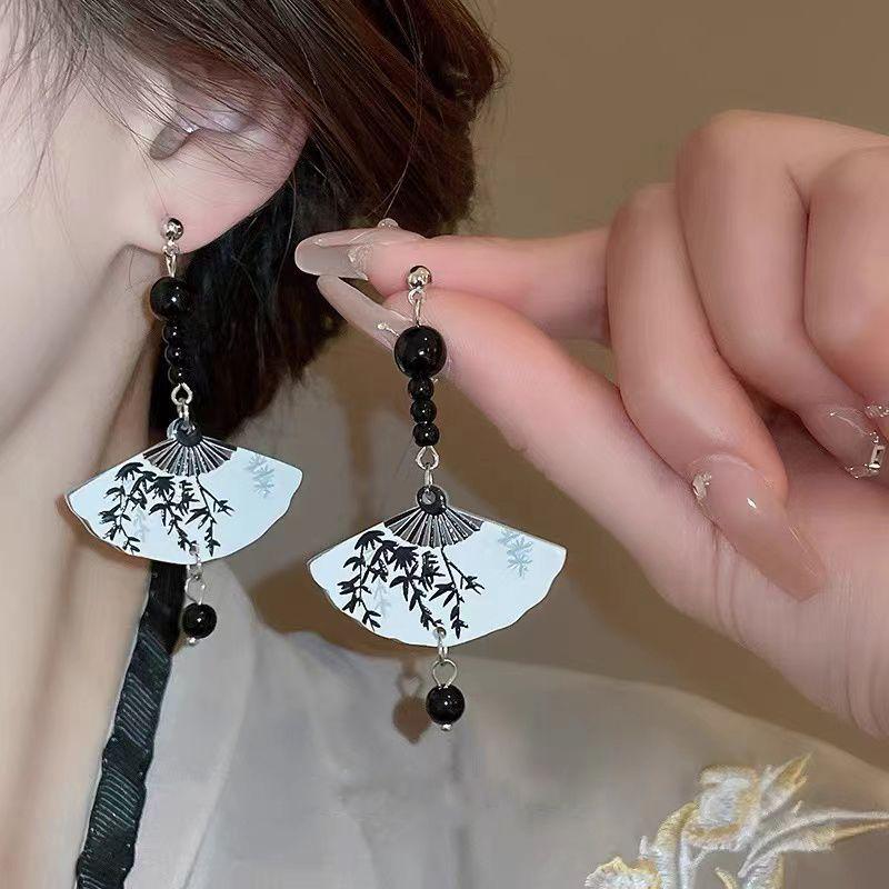 2024 Light Luxury Chinese Black Fan Ear Cuff Earrings – National and Ancient Style Cheongsam Accessories