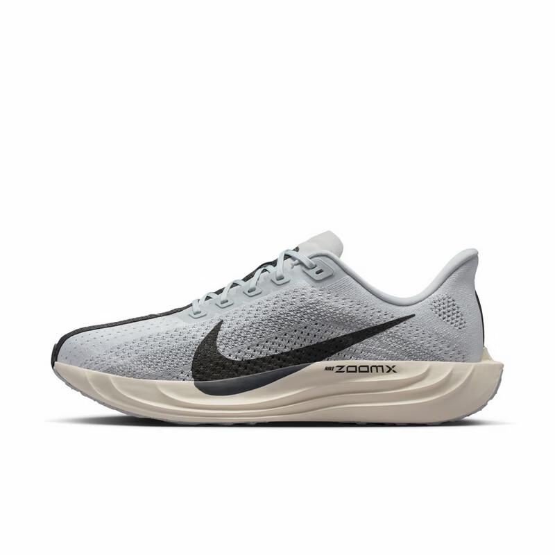 Nike Men s Lightweight Breathable Running Shoes EUR 40