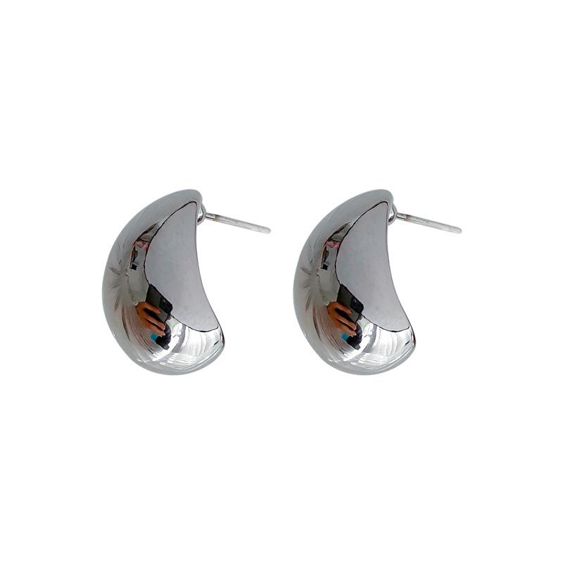 Silver needle C-shaped earrings, metal cold wind, Dongdaemun, Korea, bright stud earrings, simple and versatile ins earrings.