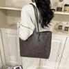 2025 New Women's Tote Bag Large Capacity Shoulder Bag Winter Stylish Brown Bag for College Students Commute
