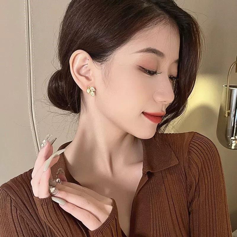 Delicate Leaf Ear Ring with Shiny for Women Silver Color/Gold Color Fashion Stud Earrings Fancy Girl Gift 2026 Jewelry Gifts