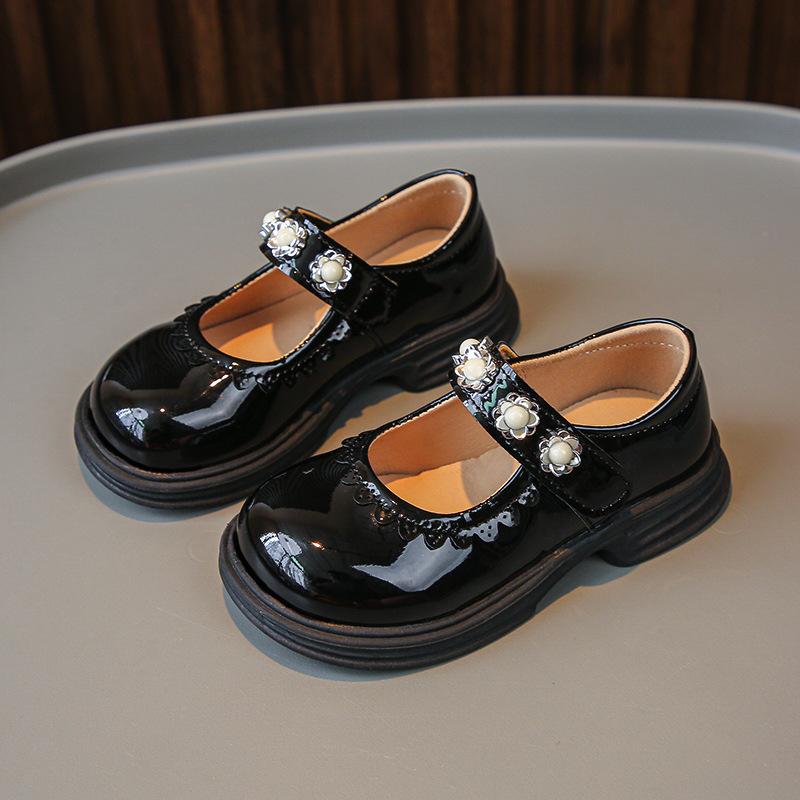 Girls Performance Shoes Black Glossy Kids School Shoes British Style 2025 Brand New Children Flat Shoes Pu Leather Sweet Pearls