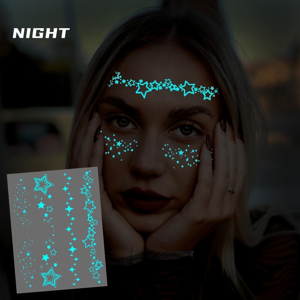 Adesivi per tatuaggi luminosi blu con luna e stelle per donne, design bianco, finti braccialetti, collane, tatuaggi per viso, petto, braccio, mano, dita, tatuaggio all'henné
