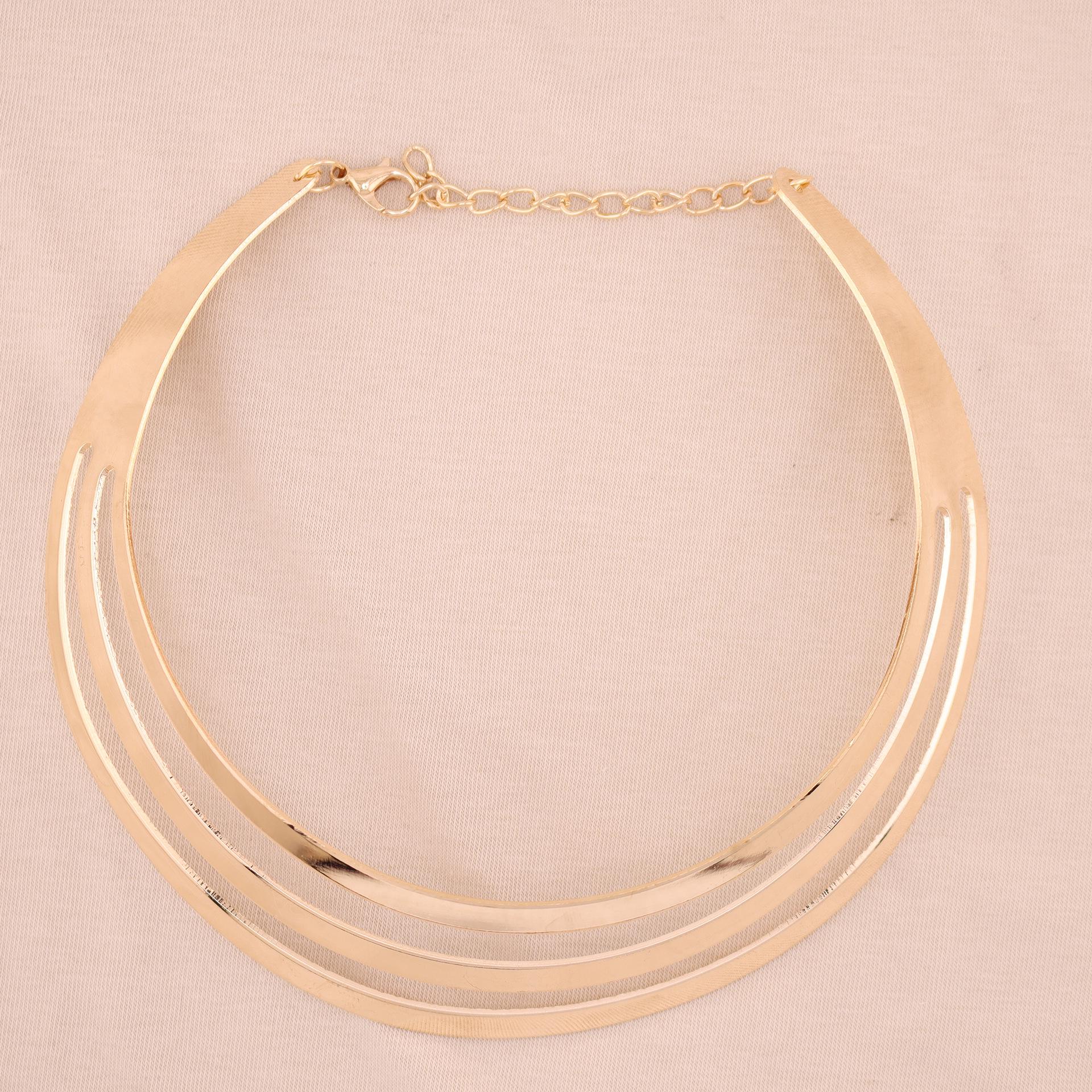 Punk Metal Hollow Choker: Exaggerated European Style Necklace золотой