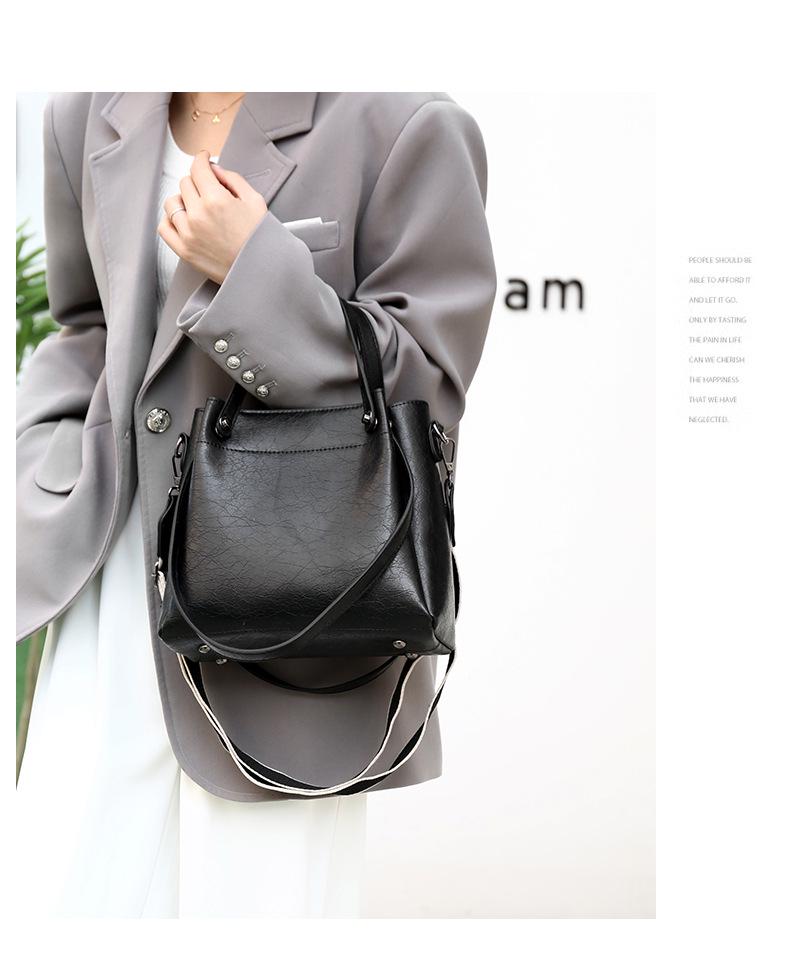 High-End Versatile Retro Women's Large Capacity Bucket Handbag - Winter Style Single Shoulder Crossbody