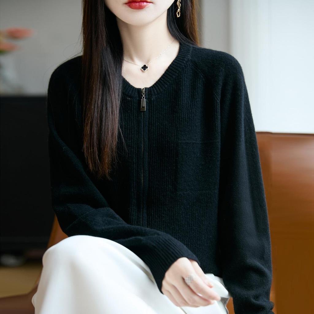 2026 Autumn/Winter Korean Style Solid Knit Zipper Cardigan - Soft, Skin-Friendly, Trendy Round Neck Sweater.