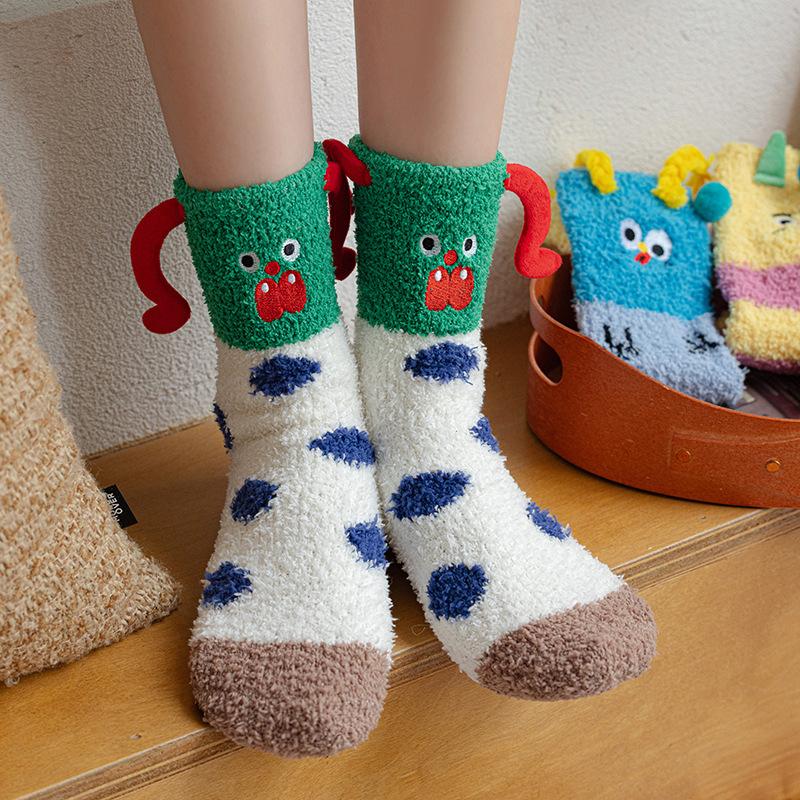 Cartoon Ausdruckssocken Mittelrohrsocken Saison Verdickt Warm Schlaf-Bodensocken Niedliche Plüsch Korallenfleece Socken