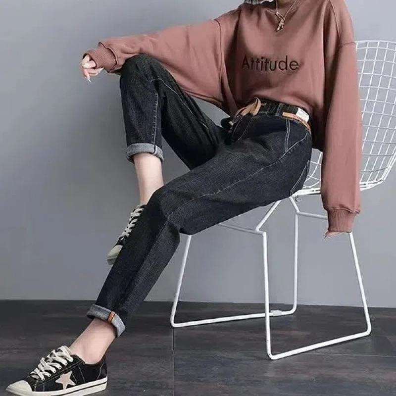 Elastic Waist Plus Size Jeans for Women Spring and Autumn Showing A Tall Pear Shaped Figure and Loose Fit for Women