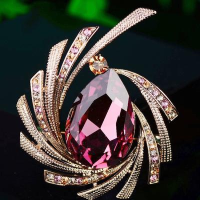 Green and Red Rotating Crystal Chest Flower Light Luxury Versatile Brooch