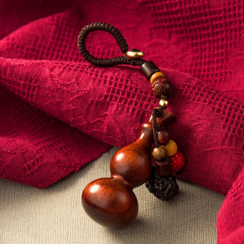 Sandalwood Gourd Keychain: Creative, Portable Pendant for Men & Women