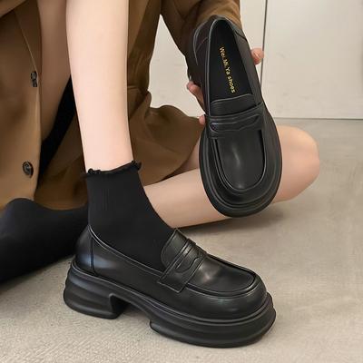 Mokasyny damskie na platformie skórzane małe skórzane buty 2025 nowe popularne pojedyncze buty na jeden pedał styl brytyjski buty damskie Mary Jane