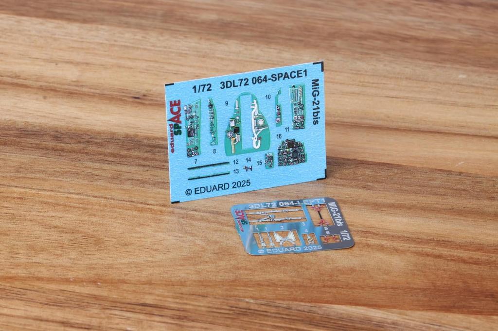 eduard Zestaw części wnętrza kosmicznego 3D Model plastikowy Kalkomania EDU3DL72064 1/72 MiG-21bis Kalkomania/Trawione (dla Eduarda) (Samolot)