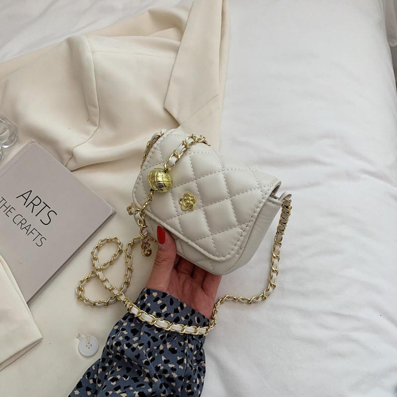 

Trendy Small Shoulder Bag For Women Chic 2023 Winter Crossbody Bag With Quilted Pattern білий